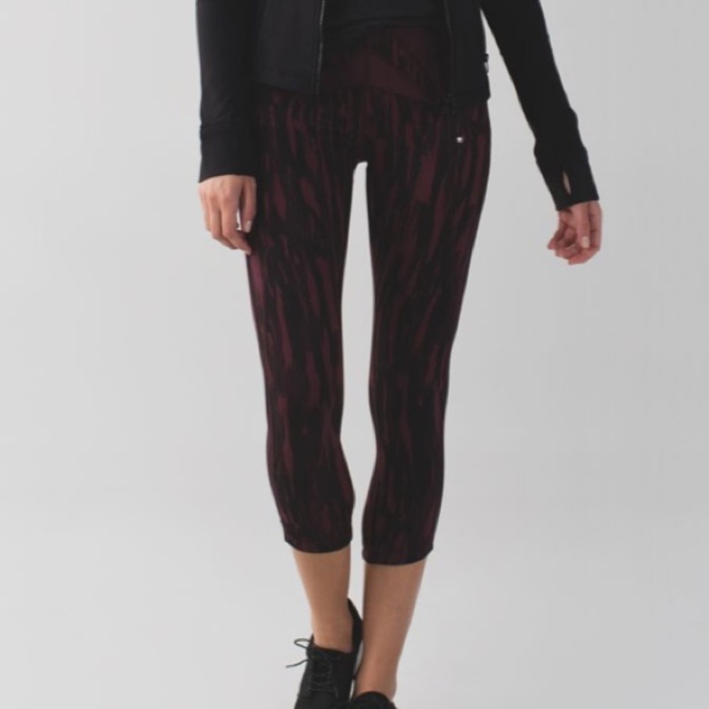 LULULEMON WOMEN’S EXQUISITE CROP PAINTED ANIMAL BORDEAUX  DRAMA BLACK  SZ 6 - Picture 2 of 13